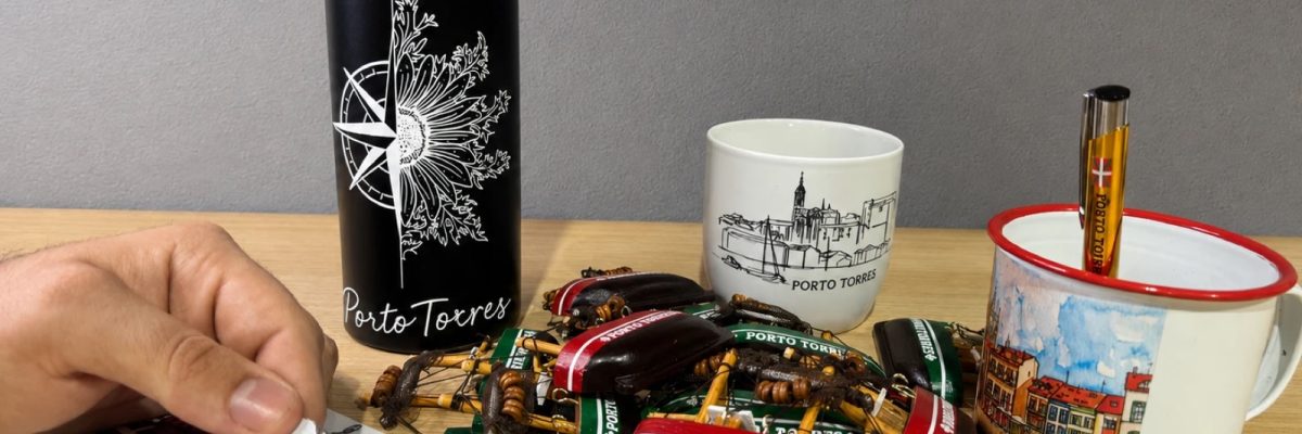 Objetos personalizados con DTF UV: botella térmica, tazas de cerámica y esmalte, bolígrafo e imanes de recuerdo
